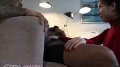 广州乳钉少妇与黑人男友性爱大黑屌疯狂深喉插的少妇干呕一点不怜惜妹子 截图11