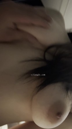 大奶熟女被大鸡巴灌满骚穴 诱人紧致凹凸身材被操爽了白浆直流 按在床上压操小蜜穴 每一下都顶的最深 截图4