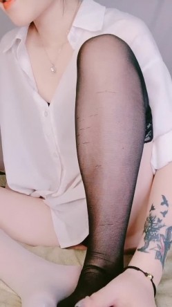 丫丫会喷噢：舔舔我宝贝，脚脚塞你嘴里哦，舒服吗宝贝~啊啊啊~哦哦哦。来大姨妈也开秀！ 截图12