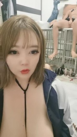 帝哥淫奴刑具房调教母狗，各种灌肠、屁眼放烟花、拳交、脚交、易拉罐、橘子探索狗奴淫穴极限 截图4