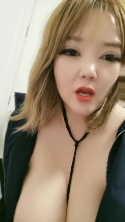 帝哥淫奴刑具房调教母狗，各种灌肠、屁眼放烟花、拳交、脚交、易拉罐、橘子探索狗奴淫穴极限 截图16