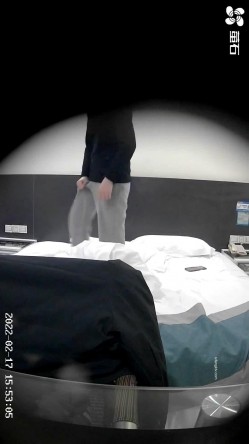 最新解密萤石云酒店新台近景高清偷拍大学生情侣开学前抓紧时间约炮 截图12