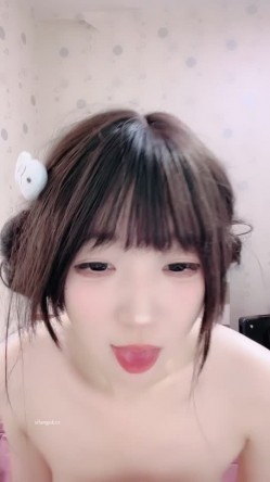 全网最美童颜校花【邪恶双马尾】黄播尺度大开~全裸自慰 截图14