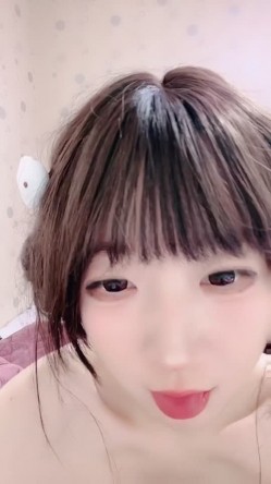 全网最美童颜校花【邪恶双马尾】黄播尺度大开~全裸自慰 截图16