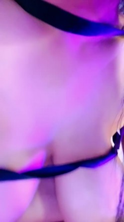 精品推荐 七彩虹主播『夜色i 』 一对神级吊钟乳黑丝诱惑道具自慰高潮迭起 截图11