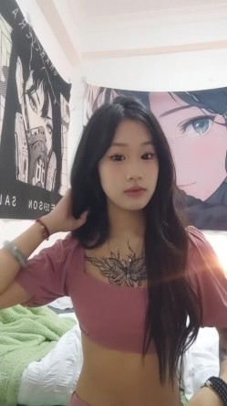 极品尤物美少女！漂亮纹身外表甜美！穿上黑丝大尺度自慰，假吊抽插紧致骚穴，低低呻吟，让人欲罢不能 截图3