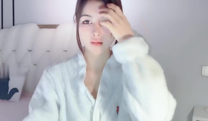 ️SP站超美女神【lvy_w】顶级身材~完美尤物~全裸诱惑~大秀自慰高潮