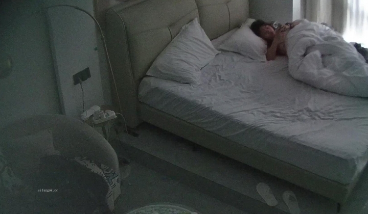 酒店偷拍连续3天入住的年轻情侣古灵精怪的双马尾可爱甜妹被男友不分日夜操了几次