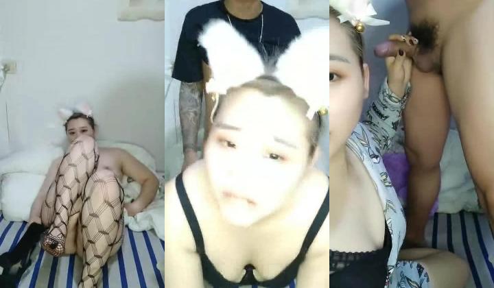 风骚良家露脸刚起来就要伺候大哥，口交大鸡巴被大哥压在身下无套疯狂输出，直接内射给狼友看精液流出真刺激