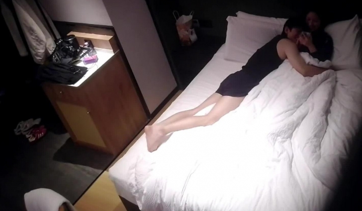 酒店偷拍 本月最佳极品高颜黑色旗袍御姐和小奶狗男友激情做爱大肥臀操起来应该爽翻了