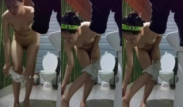 暑假去舅妈家玩偷拍 ️表妹洗澡,她那纯棉卡通内裤被我偷偷拿来撸了好多次