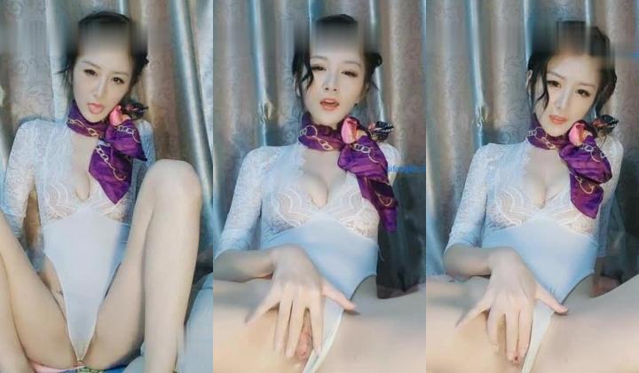 新下海的9分盛世美颜高级模特儿女神，能让颜控狗当场阵亡，不愧是车模出身，笔直的大长腿高挑的身材，罕见露逼