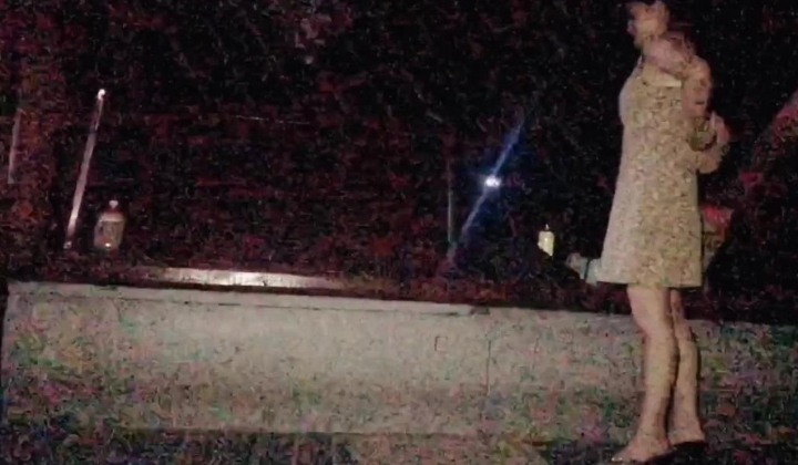 吃了春药的媳妇：啊啊老公停不下来了老公，受不了啦，快来艹我老公， 老公：不要停，艹死她