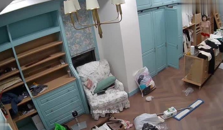 ️【破解摄像头】性瘾少妇频繁自慰 每月高达二十次！