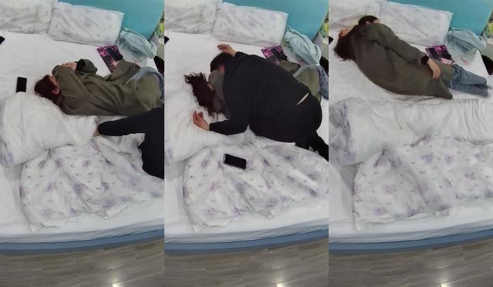 酒店高清偷拍眼镜御姐范眼镜白领姐姐下班幽会胖领导勤快的铺好床单洗香香后被操两次