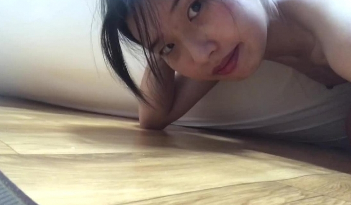 露脸清纯学生妹【允儿】自拍大量淫荡视频卖钱花~裸舞、楼梯间停车场学具紫薇、啪啪各种骚操作极度反差