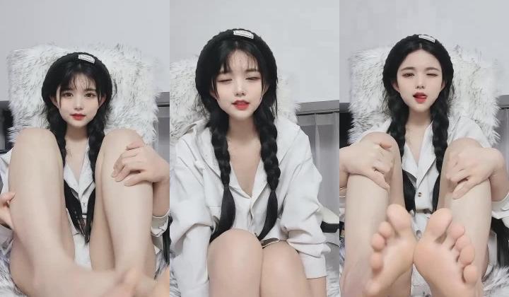 男人的梦中情人，101%恋爱女神【美妍】绿播下海收费房~强烈推荐，逼逼绝美，很赞