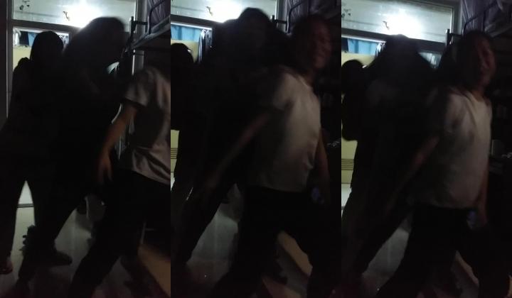 妹子出卖偷拍室友在宿舍换衣服裸睡 有时候还明目张胆的拍