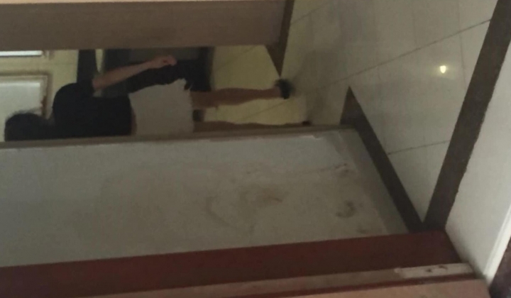 全方位监控！我的大奶女同事，上班偷看她大奶偷拍她上厕所，下班了偷看她洗澡，通透！