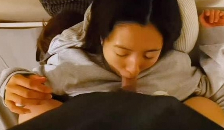 《极品反差淫妻泄密》露脸才是王道！推特温柔贤惠型娇妻mumi私拍第二季，表里不一大玩性爱，调教露出道具