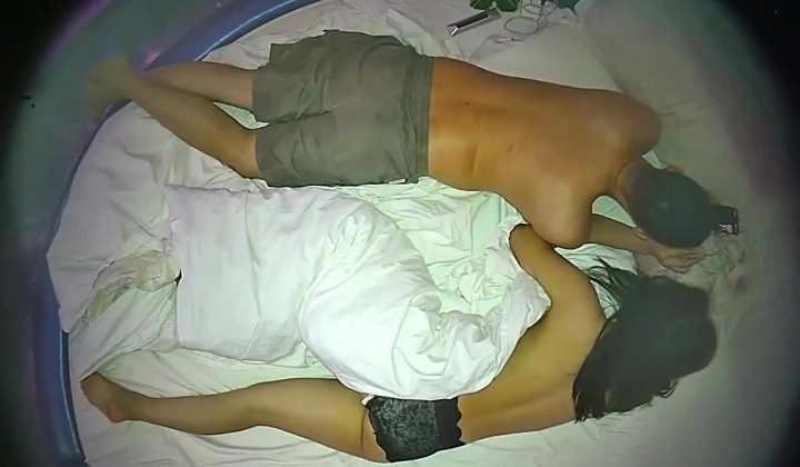 最新流出酒店摄像头偷拍 酒吧刚认识得年轻男女开房玩一夜情开房啪啪