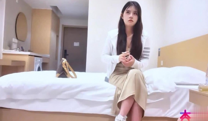 探花大神邓西门 约操爱流水的兼职少女 各种姿势输出把床单都操湿了