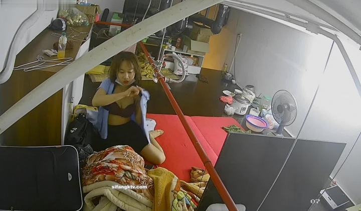 【极品稀缺 ️破解摄像头】极品服务员宿舍日常 ️小姐姐年轻美乳好坚挺 穿搭职业装制服很有气质 距离超近 高清1080P版