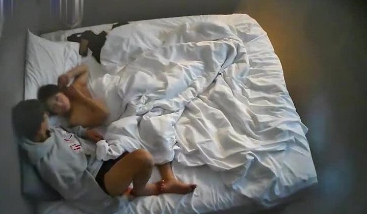 酒店偷拍 眼镜男幽会气质美乳小少妇撅起屁股被打桩后入干完给她擦逼