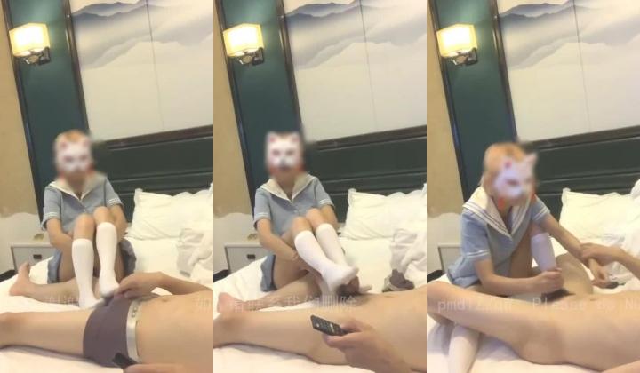 Jk制服白丝学妹足交口爆