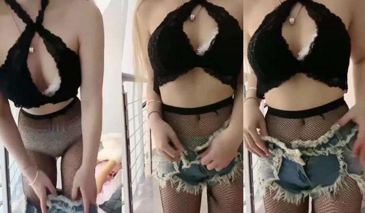 【快手福利】，甜美小妹，【崽崽】，脸穴同框自慰尿尿性爱XO，跟榜一大哥约炮骚