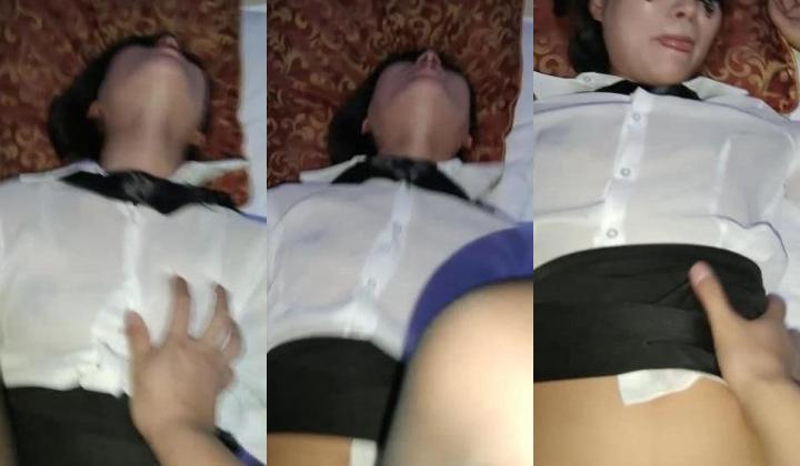 和公司的少妇勾肩搭背、真实做爱记录她在床上真的好自然，听她叫春都是一种享受
