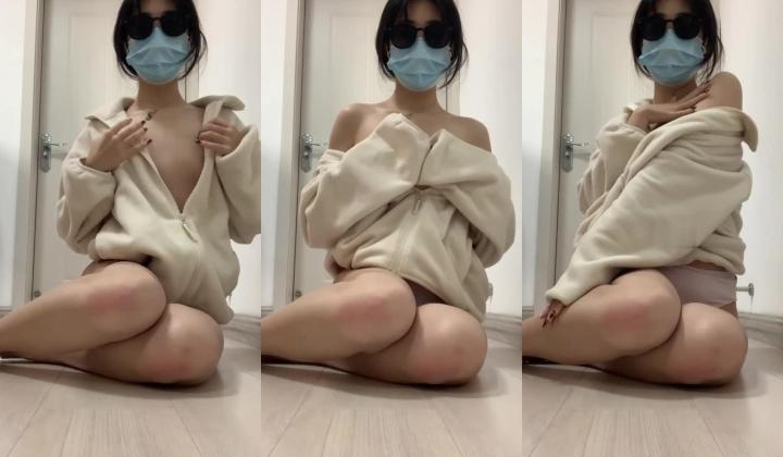 露出界天花板满级狂人！身材苗条性感网红【兔兔】私拍，学校公园商场各种场所人前露出翻屁眼露逼紫薇喷水