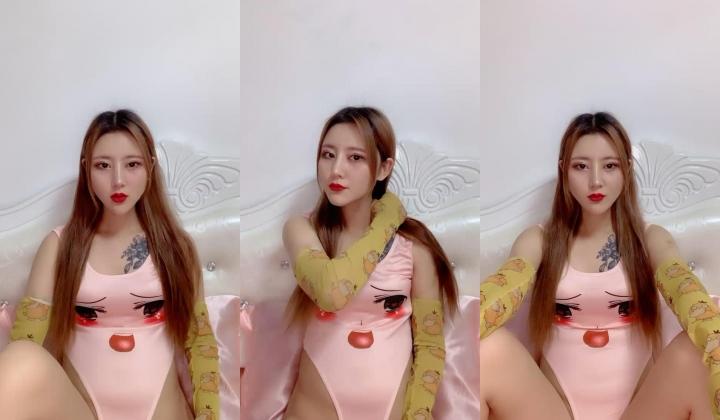 死库水网红美女！一线天无毛馒头逼！抓着屌吸吮深喉，特写视角猛怼骚穴，骑乘位一上一下