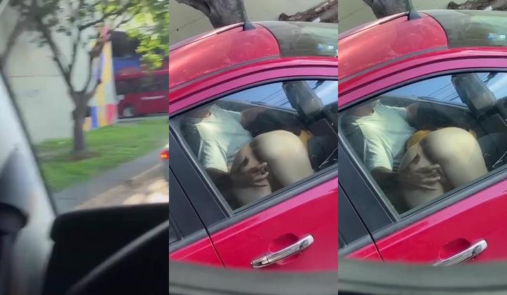 等红灯的时候旁边车的大哥一边开车一边扣副驾驶妹子的逼,录下来发给交警驾叔叔扣他分
