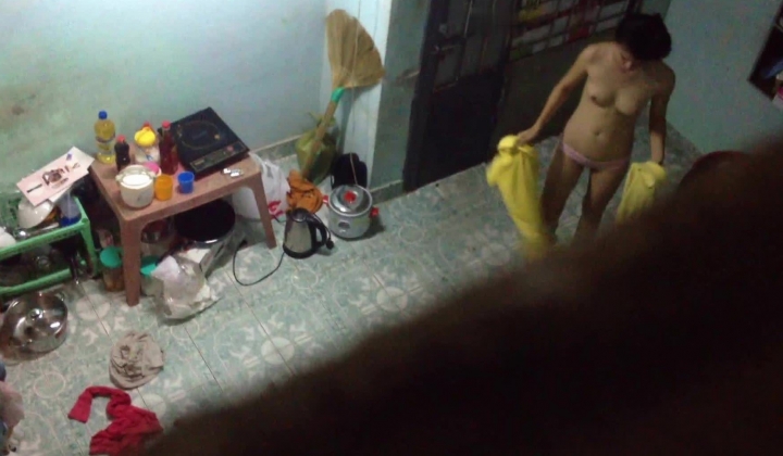【极品稀缺&偷拍邻居】窗户偷拍情侣被操实在忍不住大叫 用被子捂嘴 各种姿势干一遍 操不尽的疯狂