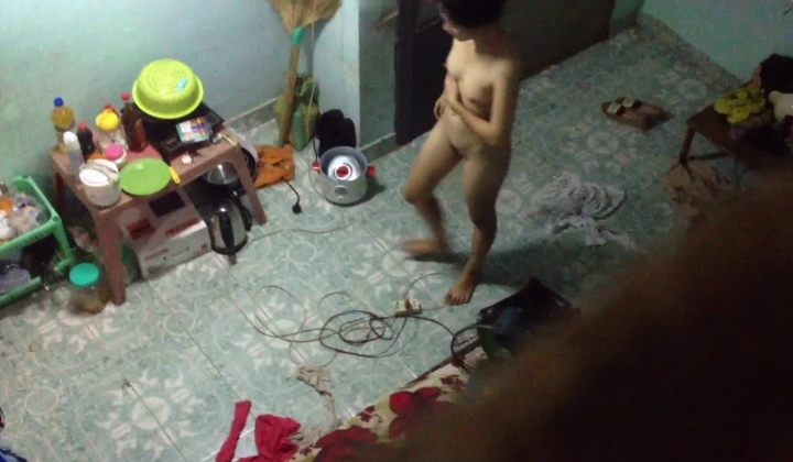 【极品稀缺 ️偷拍邻居】窗户偷拍情侣被操实在忍不住大叫 用被子捂嘴 各种姿势干一遍 操不尽的疯狂