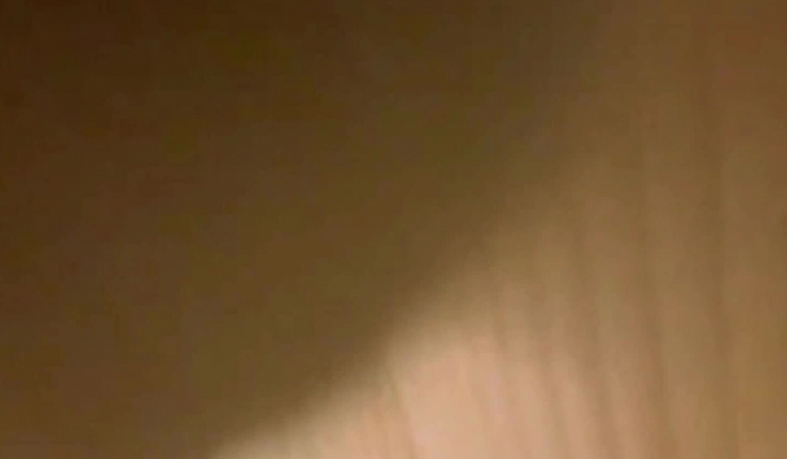 半夜偷熘进嫂子房间，狂草嫂子，第一次足交颜射嫂子，嫂子高潮淫语不断