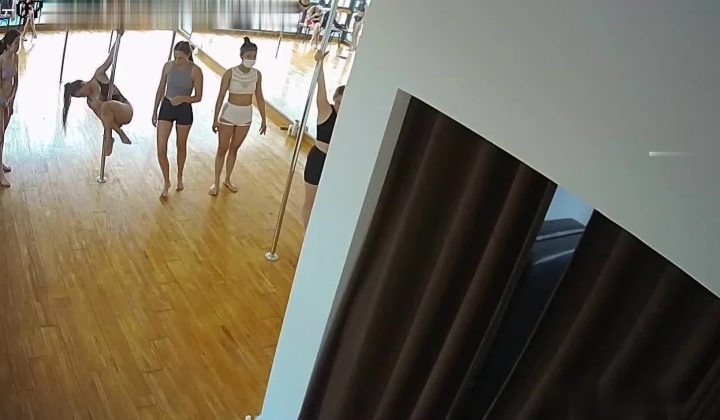 【破解摄像头】舞蹈室小姐姐各种舞蹈练功换衣服