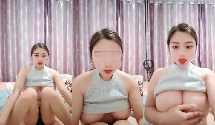大奶新人小少妇露脸大耳环，看到这浓密的逼毛就知道的性欲有多旺盛，跟狼友互动撩骚揉奶玩逼自慰呻吟好刺激