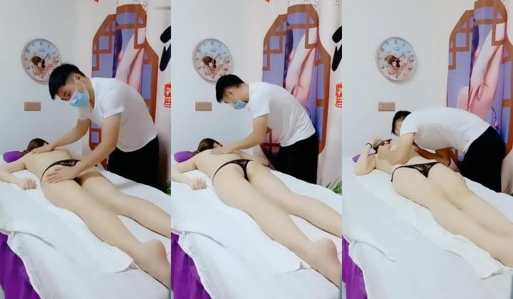 剧情演绎按摩老哥忽悠女客户啪啪，按背乳推脱掉内裤舔逼，上位骑乘抽插边操边打电话，按摩床上翘屁股后入