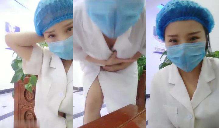 气质大姐上班期间受不住寂寞，先真空上阵看看有没有人就开始骚了，拿注射器给奶子和逼逼屁眼打水，又刺激又骚