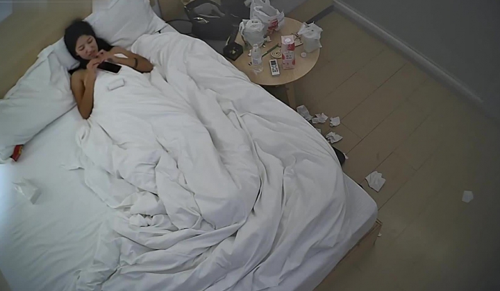 酒店偷拍 连续两天入住情侣气质甜美又身材不错的美女喜欢上位榨取男友精液