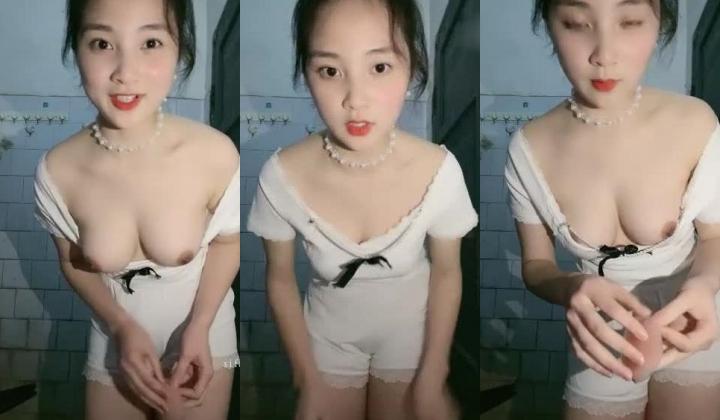处女学生妹下海【白蔚】第一弹，初恋的感觉，完全放不开，榜一大哥在线调教