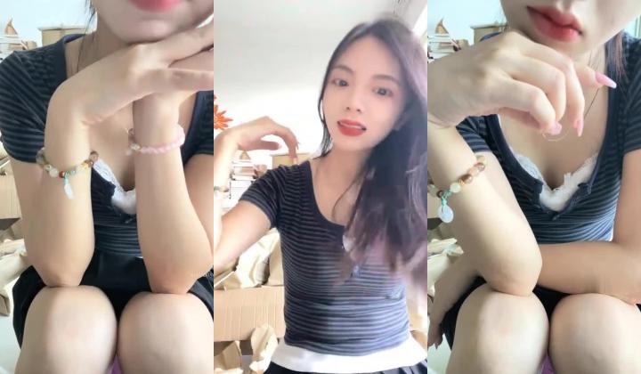 新人下海！逆天颜值，【五花肉】，清秀四川小美女，年轻脸蛋全是胶原蛋白，毛茸茸少女逼