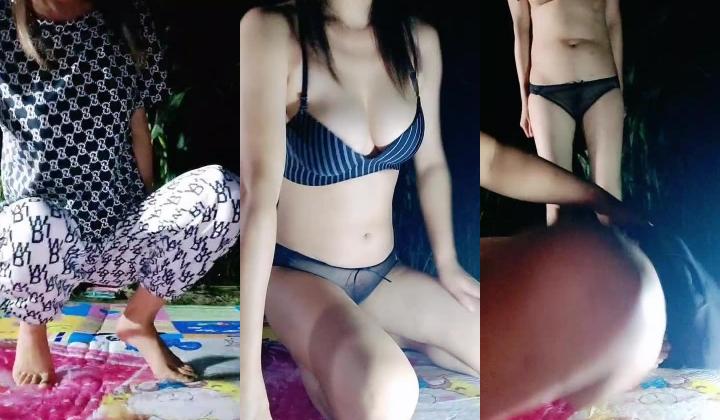 户外野战玉米地头，淫男荡女深夜户外点灯开草，极品大奶子让大哥先舔逼然后再口交大鸡巴，主动上位抽插浪叫