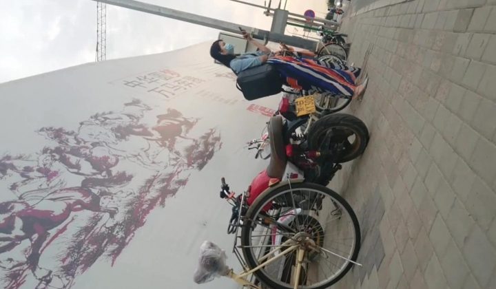 拖地长裙黑丁内极品美人妻