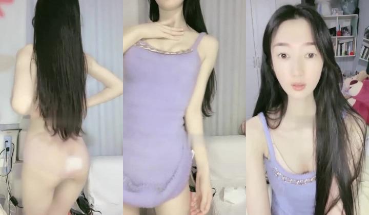 清纯系列，颜值天花板！【童谣是个搞笑女】女神首秀！~细腰粉逼，软萌妹子欠债无奈下海了，精彩