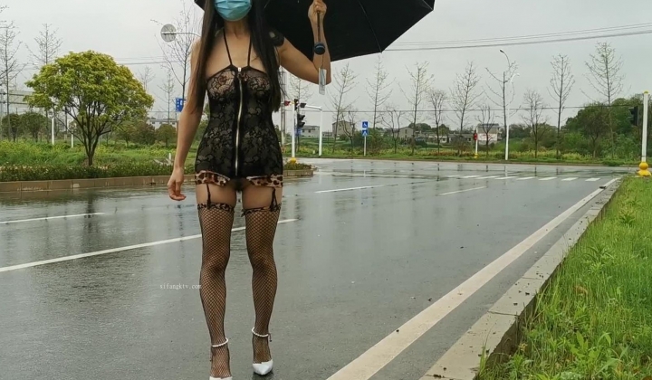 万人求购，推特反差婊，顶级绿帽骚妻【嫂子爱露出】一女战多男，群P大乱交，捆绑调教野战