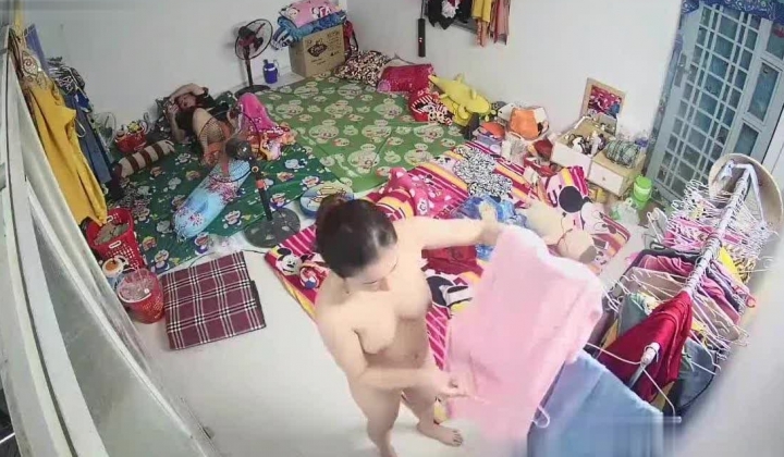 10月最新流出【破解摄像头】 ️监控下的女生宿舍日常洗澡换衣服