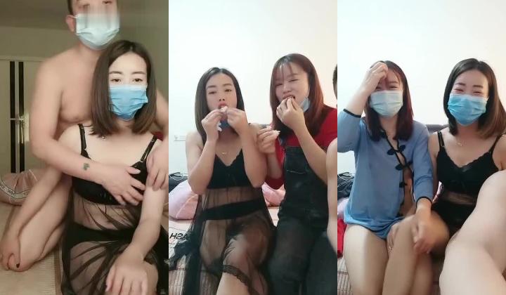 精神小伙双飞两个情趣装骚妹子，换着给小哥口交大鸡巴吃奶子玩逼，各种抽插爆草还得陪狼友撩骚听指挥刺激